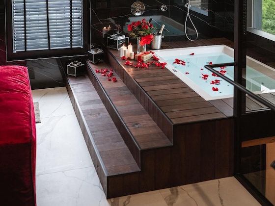 Gallery - Art Suites Hotel