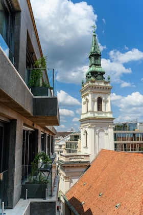 Gallery - Emerald Downtown Suites