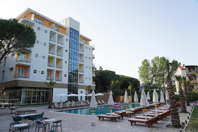Gallery - Hotel Monaco & Garden