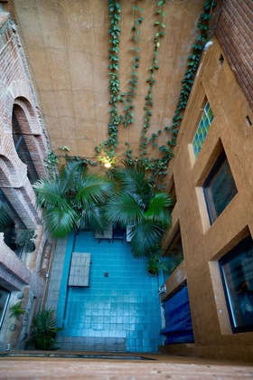 Gallery - Hotel Lincoln Lounge