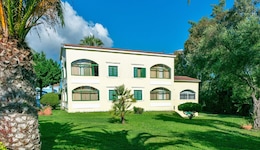 Govino Bay