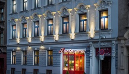 Lucia Hotel