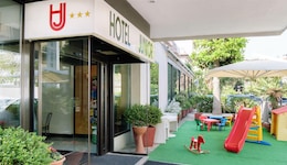 Hotel Junior