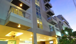 Flipper House Hotel