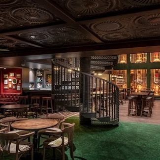 Bar & Lounge