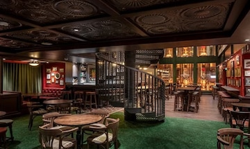 Bar & Lounge