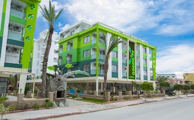 Green Life Hotel