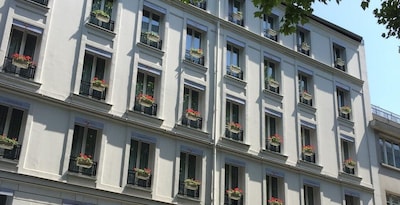 Hotel Lumières Montmartre Paris