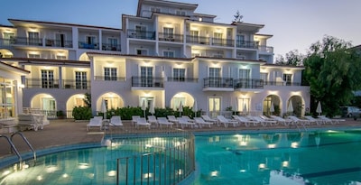 Paradise Beach Hotel / Annex Apartments