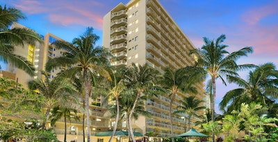 Courtyard By Marriott Waikiki Beach