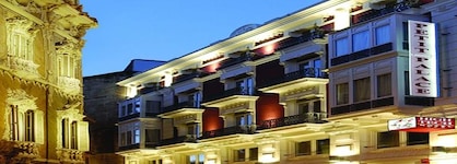Petit Palace Plaza De La Reina Hotel
