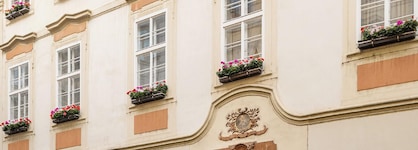 Iron Gate Hotel And Suites