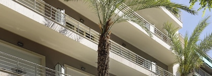 Holiday Suites