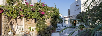 Zefi Hotel & Suites