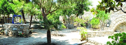 Kamari Hotel