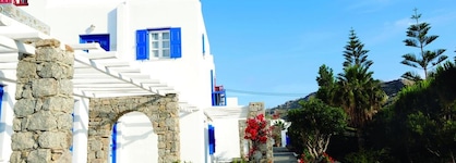 Kamari Hotel