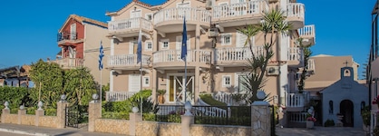 Planos Beach Hotel