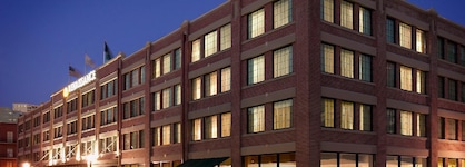 Renaissance New Orleans Arts Warehouse District Hotel