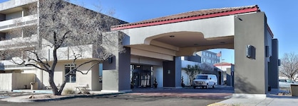 Ramada Plaza By Wyndham Albuquerque Midtown