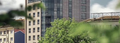 Rosslyn Central Park Hotel