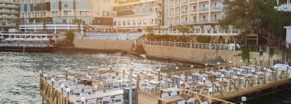 Charisma De Luxe Hotel