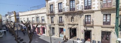 Casa Palacio De Los Leones