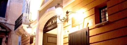 Akropolis Hotel