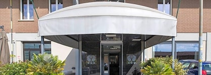 Tiby Hotel