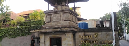 Grand Balisani Suites Hotel
