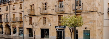 Ikonik Plaza Mercado