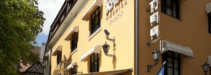 Monte Kristo Hotel