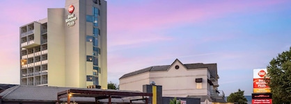 Best Western Plus Kelowna Hotel & Suites