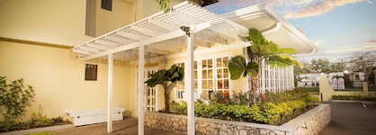 Rooms On The Beach Negril
