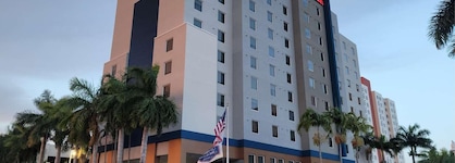 Hampton Inn & Suites Miami Airport South Blue