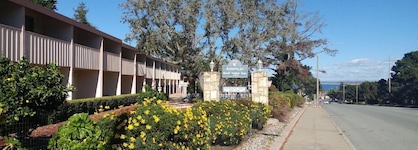 Americas Best Value Presidents Inn On Munras