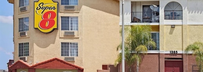 Super 8 By Wyndham Los Angeles Downtown