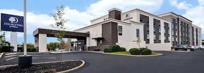 Doubletree By Hilton St. Louis Airport