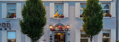 Headfort Arms Hotel