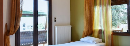 Iraklis Studios & Apartments