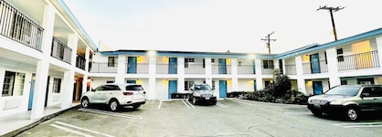 Casa Camino Hotel & Suites