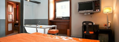 Orange Hotel