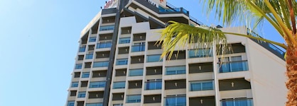 Hotel La Familia Gallo Rojo