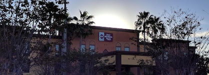 Best Western Plus Universal Inn