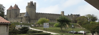 Hotel L'aragon, À 50M De La Cité De Carcassonne