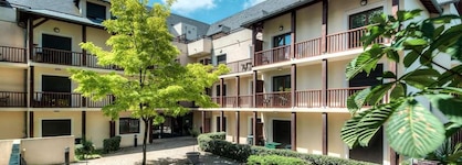 Zenitude Hôtel - Résidences L'acacia Lourdes