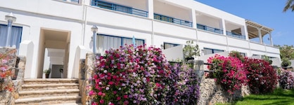 Vrachia Beach Hotel & Suites - Adults Only