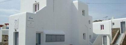 Elena Studios And Suites