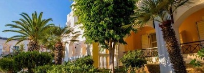 Crithoni's Paradise Hotel