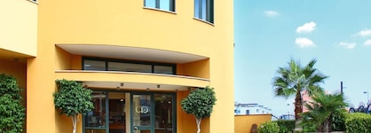 City Hotel