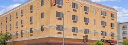 Super 8 By Wyndham Hollywood La Area